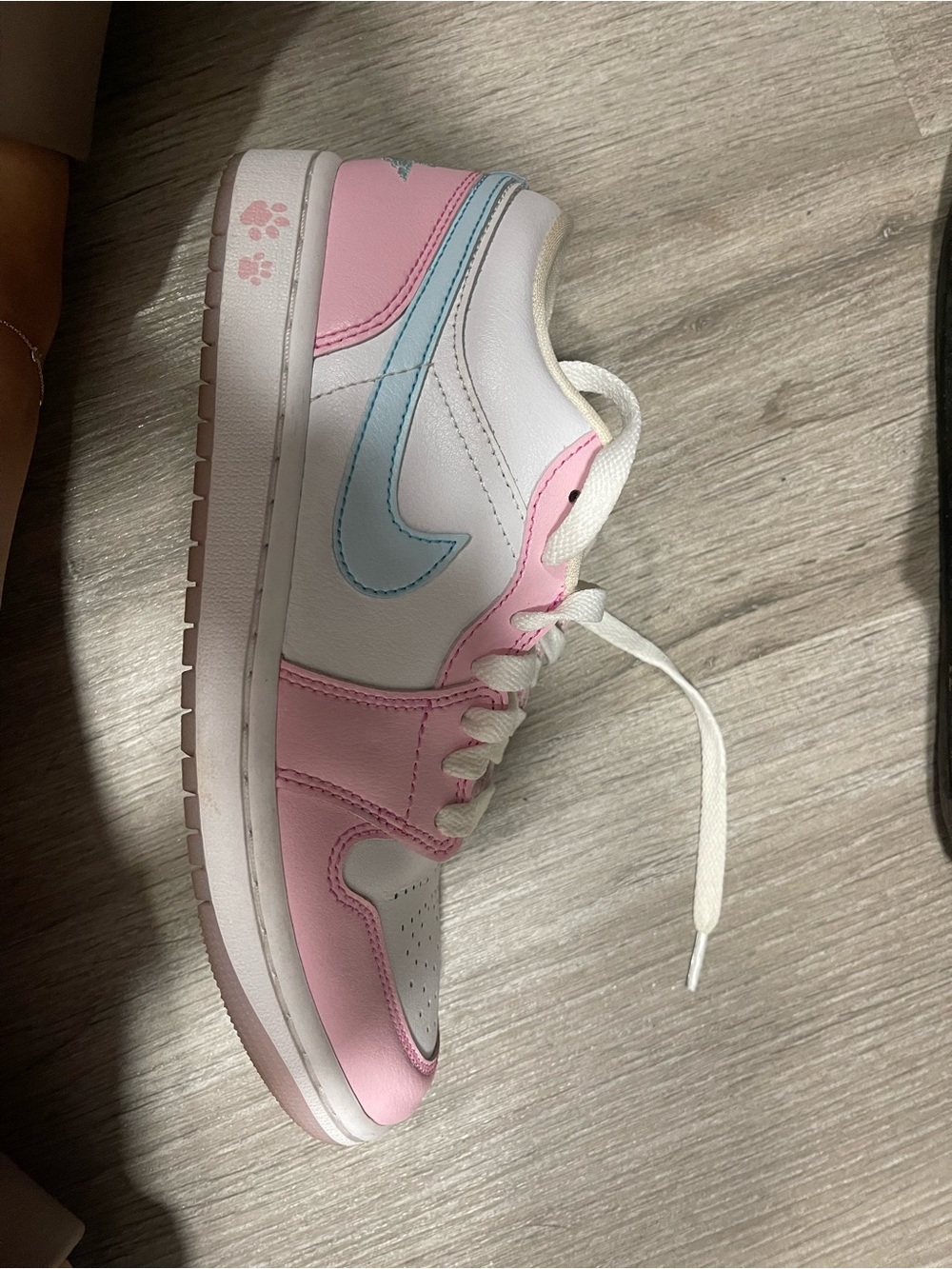 Jordan Low Top Sneakers - White & Pink - Picture 3 of 4
